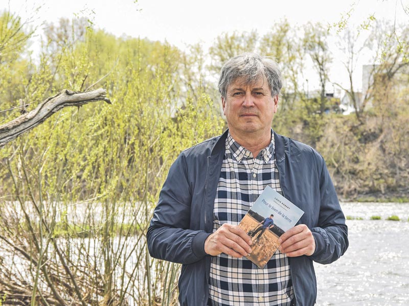 louis robert avec son livre